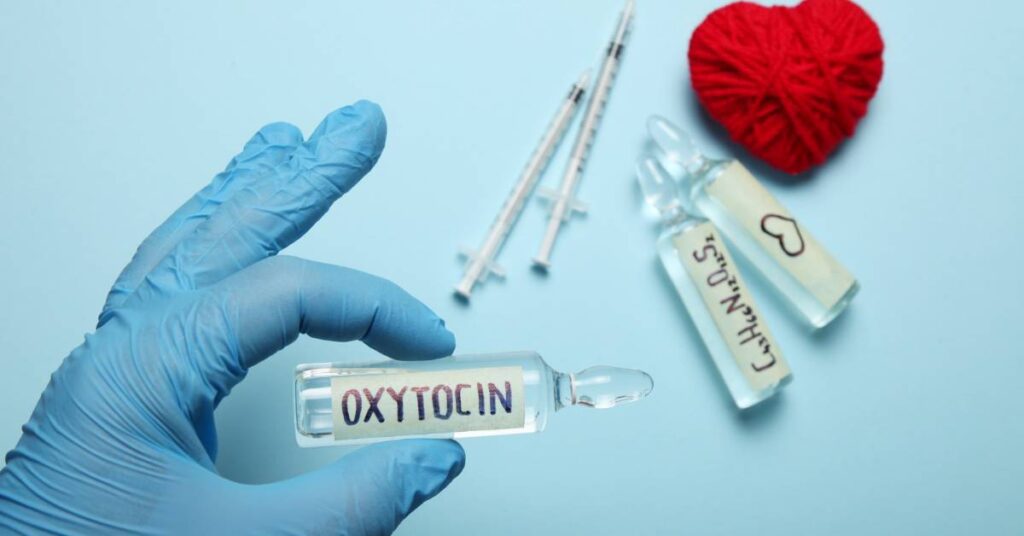Oxytocin - Hormon Lásky: 3 Způsoby Jak Ho Přirozeně Zvýšit!