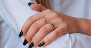 Trendy Černé Gelové Nehty: 21 Inspirací, Které Musíte Vidět!
