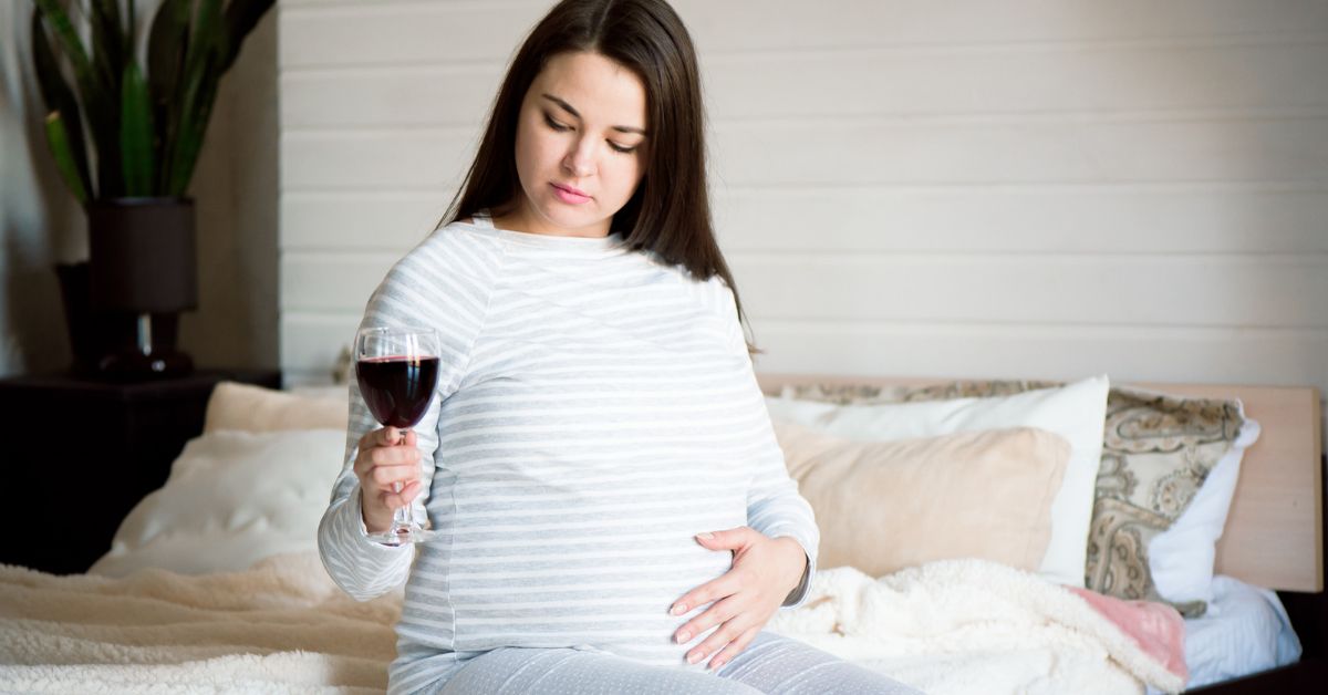 Proč v těhotenství nepít červené víno: Zdravotní rizika a doporučení