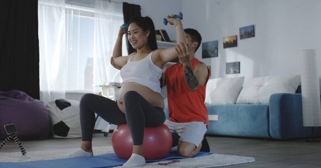 8 Doporučených cvičení v těhotenství: Co zahrnout do svého tréninkového plánu