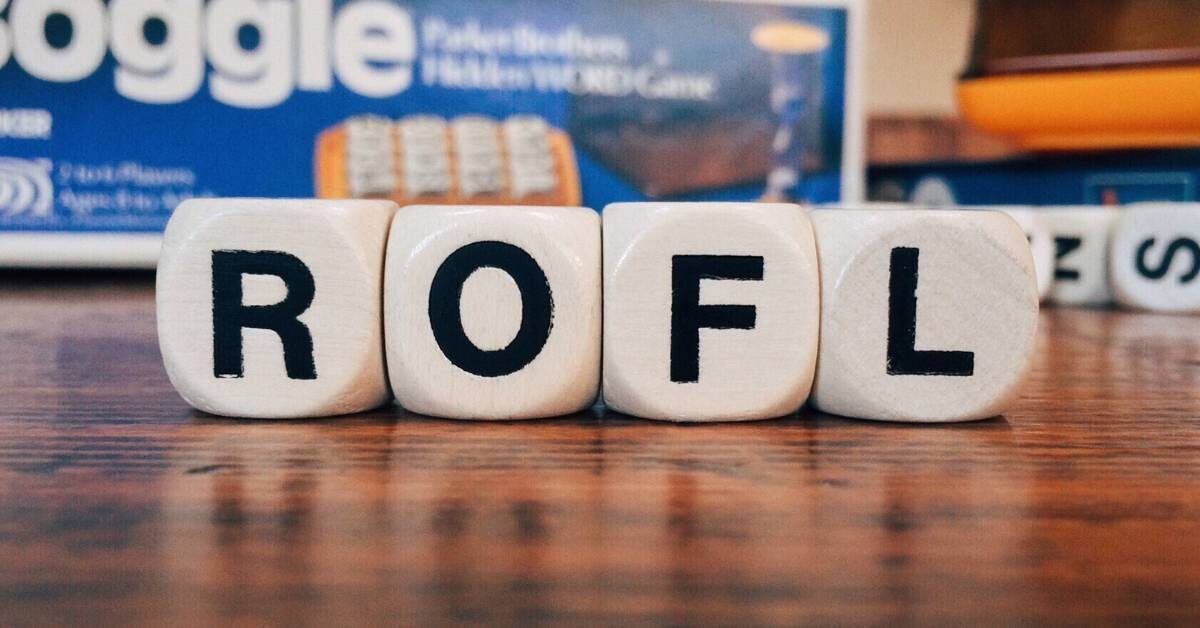 Význam zkratky "ROFL": Co znamená a jak se používá?