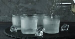 Slivovice před spaním? Proč je to nejhorší, co můžete udělat"