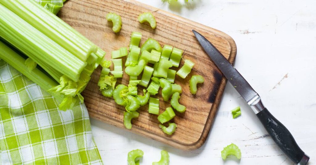 11 Důvodů proč každý den jíst řapíkatý celer: Prospěšné účinky této zeleniny na zdraví