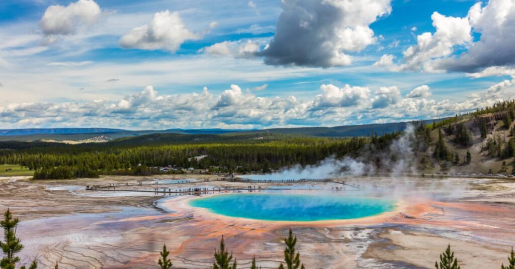 Yellowstone Sopka: Největší sopečný komplex v Severní Americe & Její Rizika!