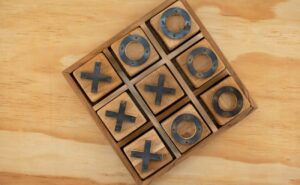 Pravidla Piškvorek: Návod Jak Zahájit Hru, Hrát a Strategie Pro Začátečníky