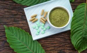 Proč nekombinovat kratom a antidepresiva: Bezpečnostní rizika a důsledky