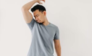 Jak odstranit zápach z podpaží: 4 Revoluční metody pro boj s nepříjemným zápachem!