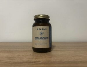 a dark brown glass jar of Neurinu Melatogen dietary supplement, labeled in Czech for melatonin aid, net weight 39g, 50 capsules, made in Czech Republic.