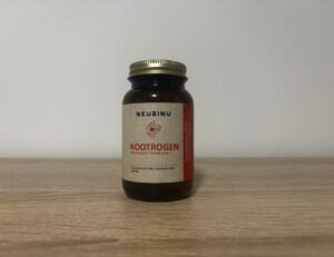 a dark brown jar of Neurinu Nootrogen dietary supplement, labeled in Czech for mental performance enhancement, showing 30 capsules net weight.