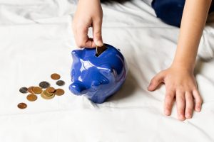 Finanční polštář: Proč ho potřebujete a jak ho začít tvořit i s malým příjmem
